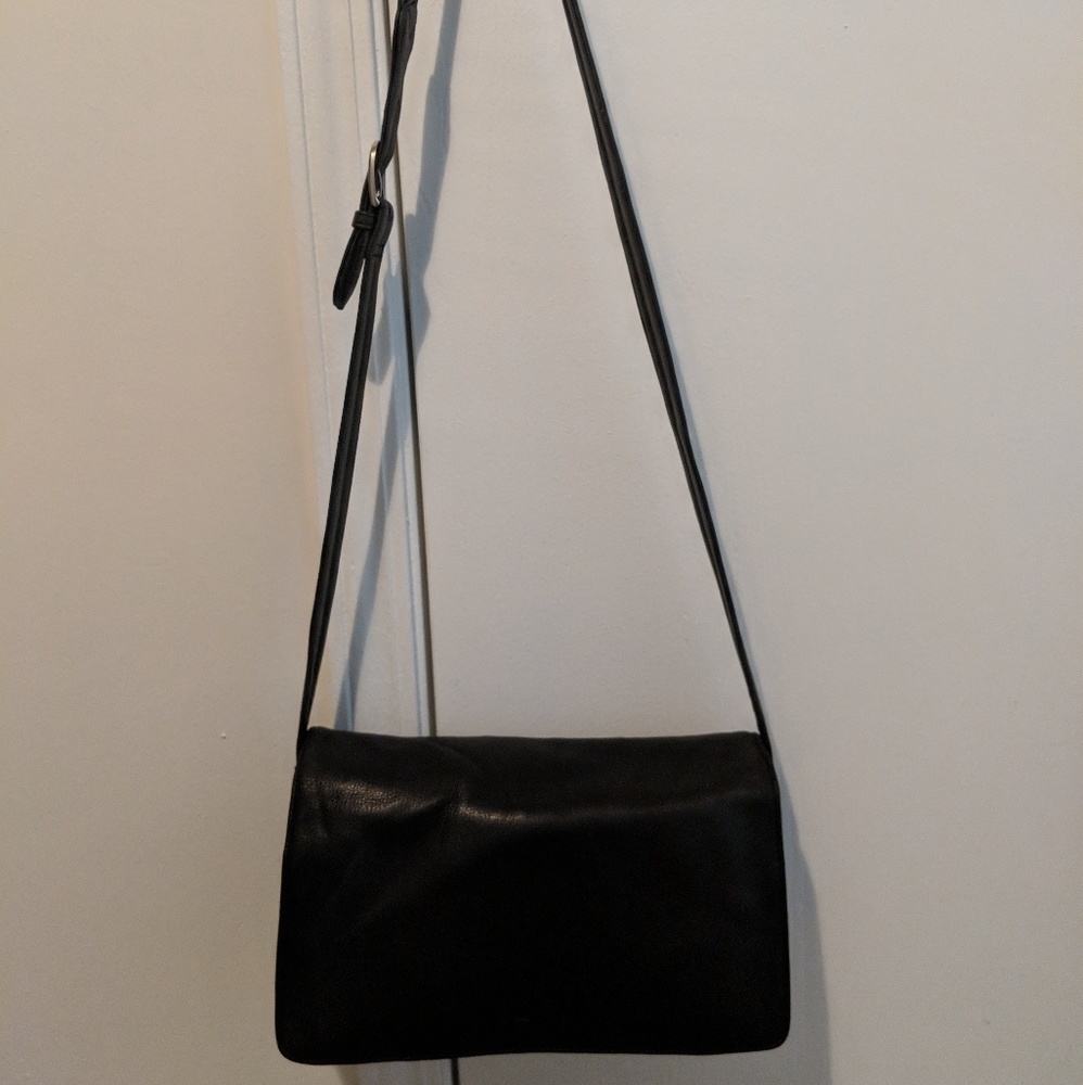 Liz Claiborne Genuine Leather Co. Black purse
